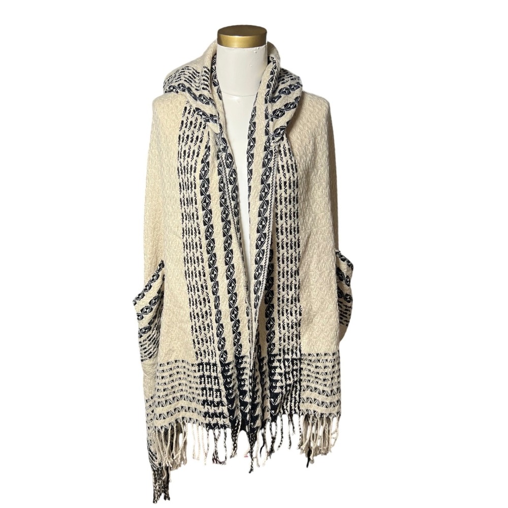 Free People Hooded Poncho Wrap Black Cream‎ Geometric Tribal Fringe One Size